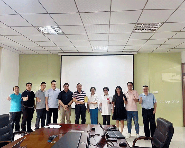 集团董事会主席亲授殊荣，表彰凯发一触即发公司总经理辛总卓越领导力